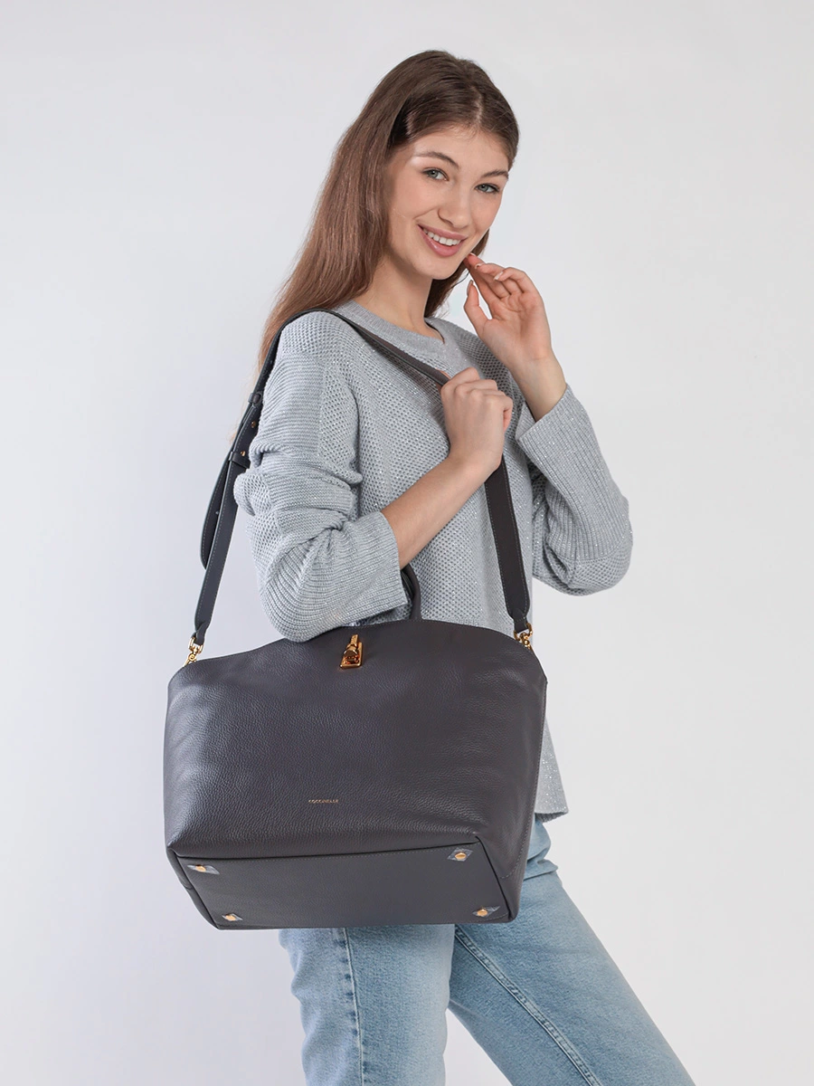 Сумка серого цвета со съемным плечевым ремнем